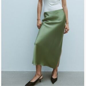 H&M Light Green Midi Skirt